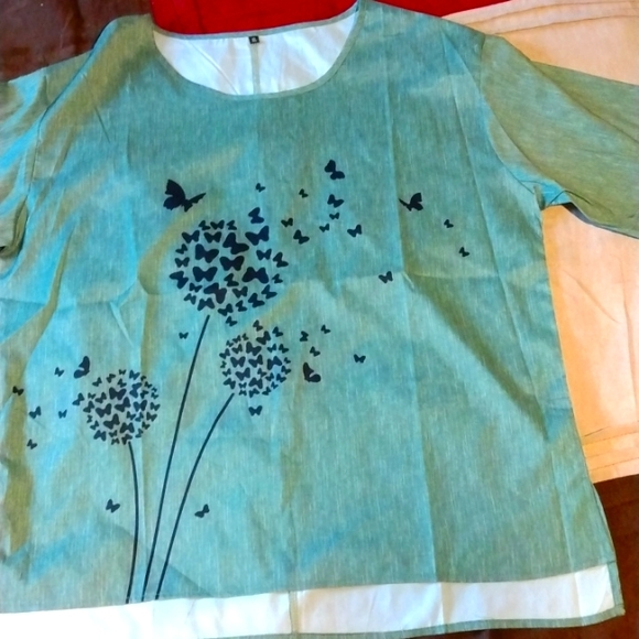 no name Tops - Women green blouse with butterflies